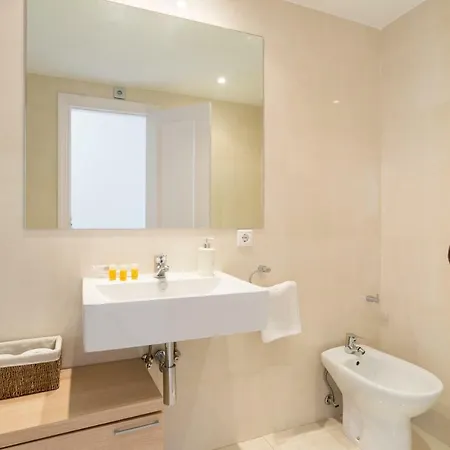 Tgh/ Beachfront And Center Apartment